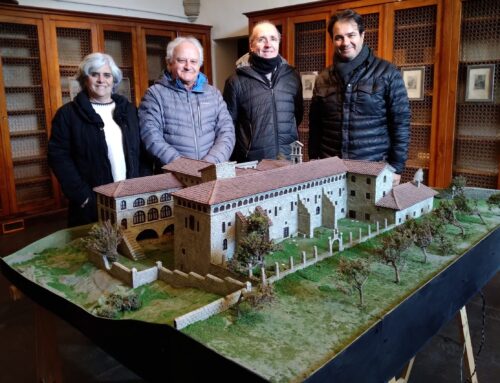 Lliuren a Sant Tomàs una maqueta del monestir que s’exposarà a l’interior de l’edifici